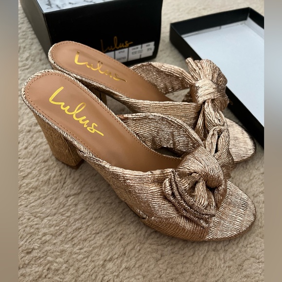 New with box lulus gold bow heels size 8.5 - Picture 4 of 5